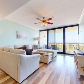 Beachfront condo with pool private balcony and laundry, hotel in Dauphin Island