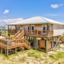 Dog-friendly seaside home with WiFi deck amazing views minutes from beach, hotel in Dauphin Island