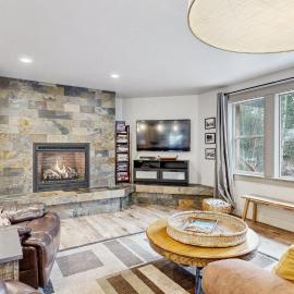 Stunning Lake Home Hot Tub Deck & Office, hotel sa McCall