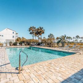 Spacious Island Gem Near the Beach & Town With Large Deck & Full Kitchen - Dogs OK