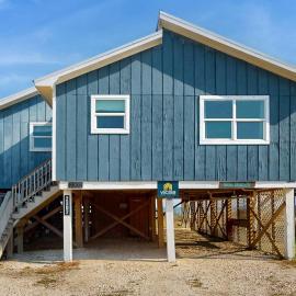 Island Gem on the Water With Private Dock Large Deck Gas Grill & WiFi - Dogs OK