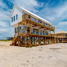 Gulf Front Paradise - Swim Spa Dolphin Spotting and Beach at Your Doorstep, hotel in Dauphin Island