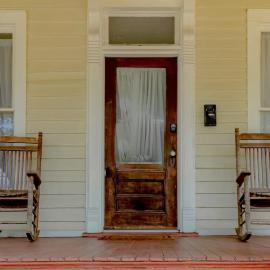 Wrap-Around-Porch & Pet-Friendly- Cozy Uptown Home