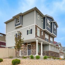 Spacious & Modern! New Home Near Gaylord Rockies, khách sạn ở Aurora