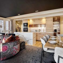 Luxurious Apartment with Ski-In and Out Access in Centre