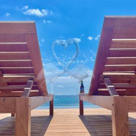 Private Suite, Walk to the Beach, Oceanview Rooftop Pool, WiFi StarLink