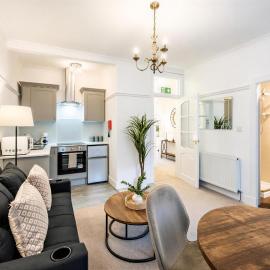 Coastal Nest - Cosy flat in Irvine town centre - 5 minute drive from beach