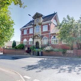 Carnegie Library: Austen Apartment 2 Bedroom, hotel in Mexborough