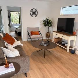 Newly Renovated - Private 2 bedroom retreat, hotel din Napier