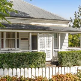 Charming & Cozy Cottage Retreat in East Toowoomba, hotel in Toowoomba