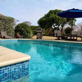 Suite Escape Villa, khách sạn ở Lowlands