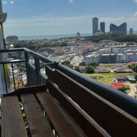 RooftopSunset Views Luxury Penthouse 2-8pax, hotel in Bukit Baru