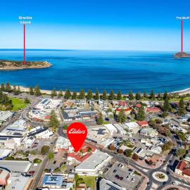 Charming 2-Bedroom Holiday Retreat with Pool, Hotel in Victor Harbor