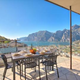 Viesnīca Villa Paradise View With Private Pool - Happy Rentals pilsētā Nago-Torbole