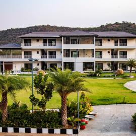 Serene Valley Resort & Convention, hotel u gradu Pedda Ambarpet