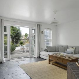 Spacious House Large Patio & Free Parking