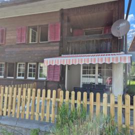 Nenis Hüsli, hotel i Diesbach