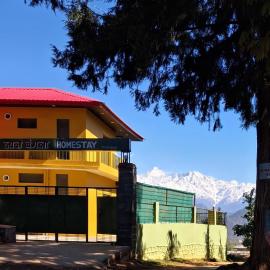 Lal Bangla Homestay, מלון בChaukori