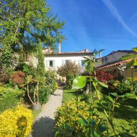Chez Carole, le jardin secret au coeur du village, hotel em Vazerac
