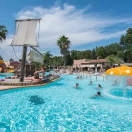 ZEcamping 4 étoiles animé 500m plage parc aquatique locatif TV clim, hotel in Hyères