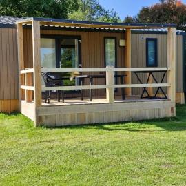 ZEcamping 4 pet friendly piscine couverte et parcours Fitness, hotel in Pressignac