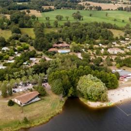 ZEcamping 4 pet friendly piscine couverte et parcours Fitness, hotel v destinácii Pressignac
