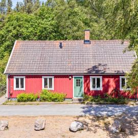 2 Bedroom Lovely Home In Sjöbo