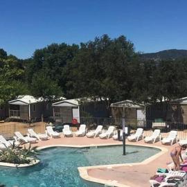 ZEcamping 3 étoiles à 4km de la plage piscine chiens acceptés jacuzzi, hotel in Bormes-les-Mimosas
