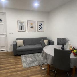 Cozy apartment proche paris CDG aeroport، فندق في غونيس