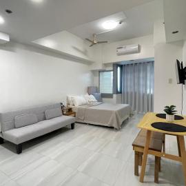 Studio Unit at Pearl of The Orient Tower in Front of US Embassy