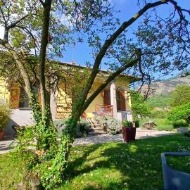 Casa La V G, hotel u gradu Almese
