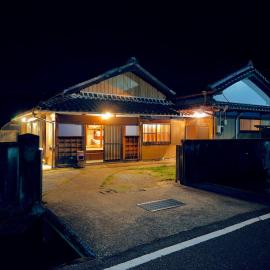 錆と煤 sabitosusu INN-prema-，Aki的飯店