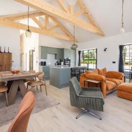 Stylish Rural Lodge Nr Chichester and Goodwood