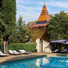 Domaine de Châteauneuf - les maisons de Katy et Jacques by Chateauform, hôtel à Nans-les-Pins