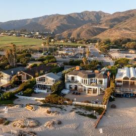 Malibu Dunes by Fieldtrip Expansive Hamptons-Style Estate w Private Beach Backyard, hotel u gradu Malibu