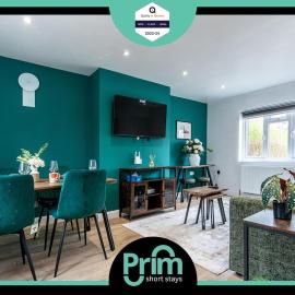 3 Bedroom Terraced House in Beeston Ideal for Corporate Stays, hotel in Beeston