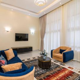 Elegant 4BR Townhouse with pool near Wilson Airport