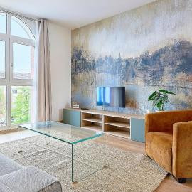 Bright apartment in hypercenter with parking