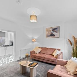 Cosy, Modern 2BR In The Centre of Montrose