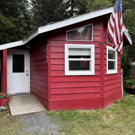 Peaceful Nature Retreat with Fire Pit & Forest Views in Seward, Alaska, hotell i Seward