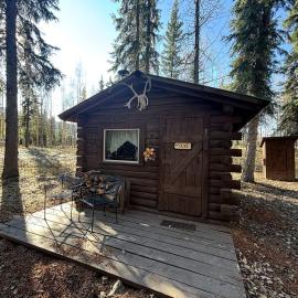 톡에 위치한 호텔 Rustic Historic Cozy Creekside Cabin with Steam Sauna near Log Cabin Creek, Tol, Alaska