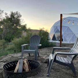 Glamping under the Stars: Stunning Dome near Capitol Reef National Park in Wayne County, UT، فندق في Caineville