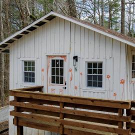 Chic Retreat: Glamping Fun Awaits You and Your Besties in Tracy City, TN, hotel in Tracy City