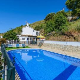 Villa López Cómpeta by Ruralidays