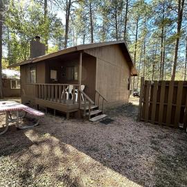 Pet Friendly Two Bedroom Cabin near Tonto National Forest in Central Arizona، فندق في بايسون