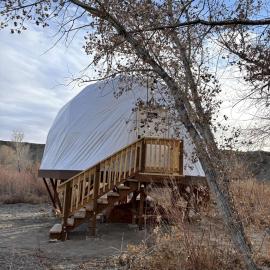 Amazing Dome with Stunning Sights in Wayne County, Utah, hotel em Caineville