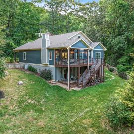Cozy Spacious Cabin with Beautiful Hiking Trails in Tennessee