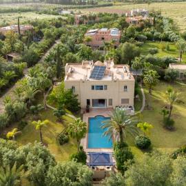 Villa Aurea Marrakech, hotel in Gzoula