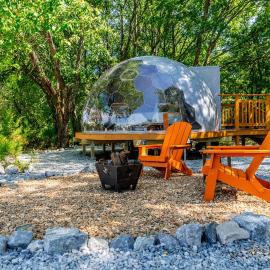 Cozy Glamping Retreat with Outdoor Shower & Fire Pit near Wolfe City, Texas, hotel in Wolfe City
