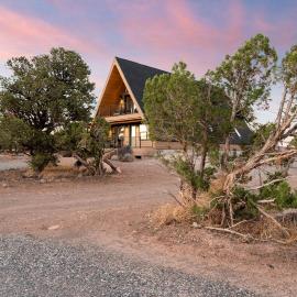 Viesnīca Secluded A-frame with Stunning Desert Views in Torrey, Utah pilsētā Toreja